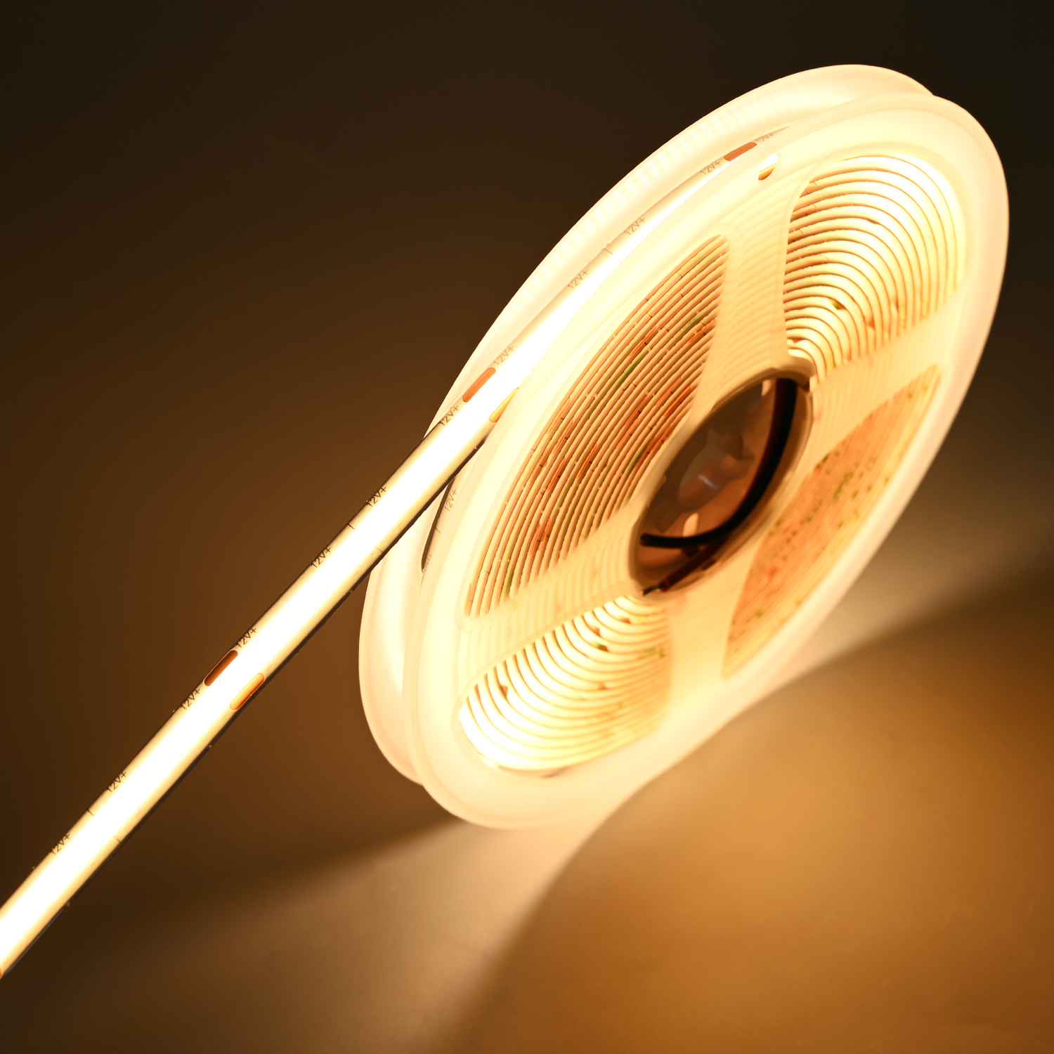 REELTECH 12v LED Tape 480 LEDs per metre 10w warm white 04